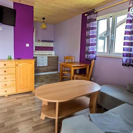 Letniskowe Leniuszkowo * ボボリン